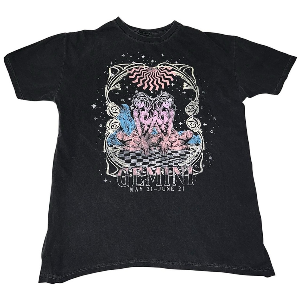 Gemini black graphic tee.